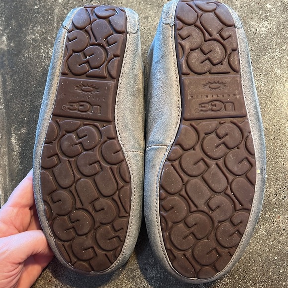 Ugg Ansley Color: Light Grey size 8 - Picture 5 of 13